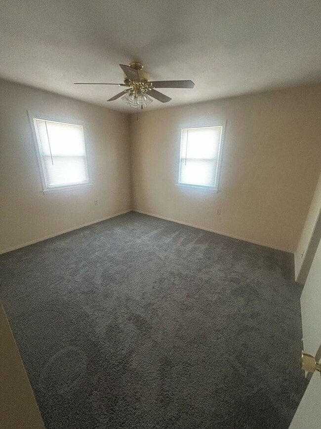 309-311-311 Robinhood Ln in Bloomington, IL - Building Photo - Building Photo