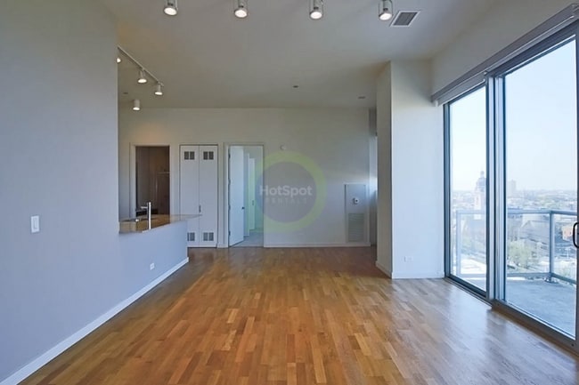 property at 916 W Huron St