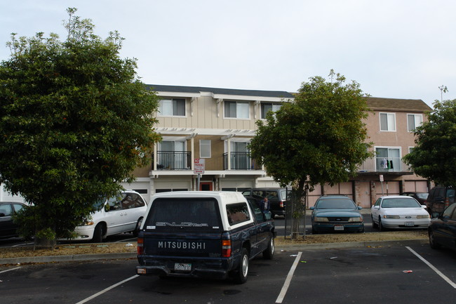 976 Sandra Ct in South San Francisco, CA - Foto de edificio - Building Photo