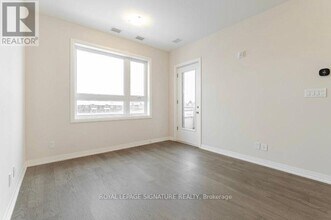 3265 Carding Mill Trail in Oakville, ON - Building Photo - Building Photo