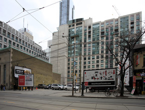 Smart House (Multifamily) in Toronto, ON - Building Photo - Building Photo