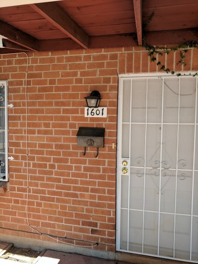 property at 1601 E Edison St
