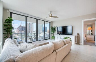 301 1st St S, Unit 806 in St. Petersburg, FL - Building Photo - Building Photo
