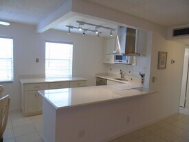 219 Normandy Ln in Delray Beach, FL - Building Photo