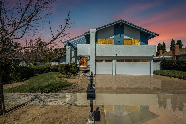 327 Bethany St in Thousand Oaks, CA - Foto de edificio - Building Photo