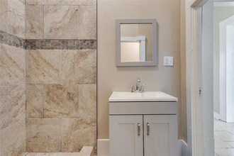 423 E Sears St in Denison, TX - Building Photo - Building Photo