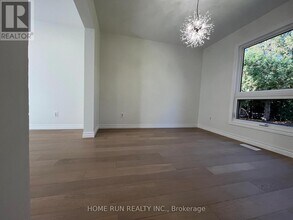 17 McClure Crescent in Ottawa, ON - Building Photo - Building Photo