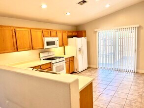 30277 Twain Dr in Menifee, CA - Foto de edificio - Building Photo