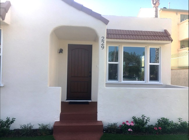 229-231 Elkwood Ave in Imperial Beach, CA - Foto de edificio - Building Photo