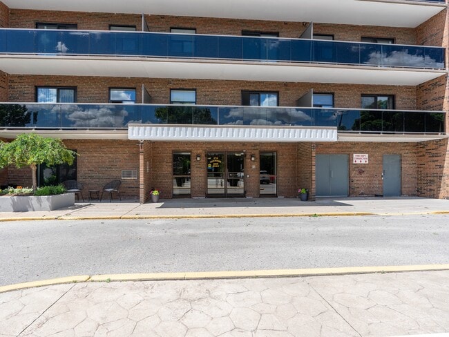 Centennial Park Place Apartments in Sarnia, ON - Building Photo - Building Photo