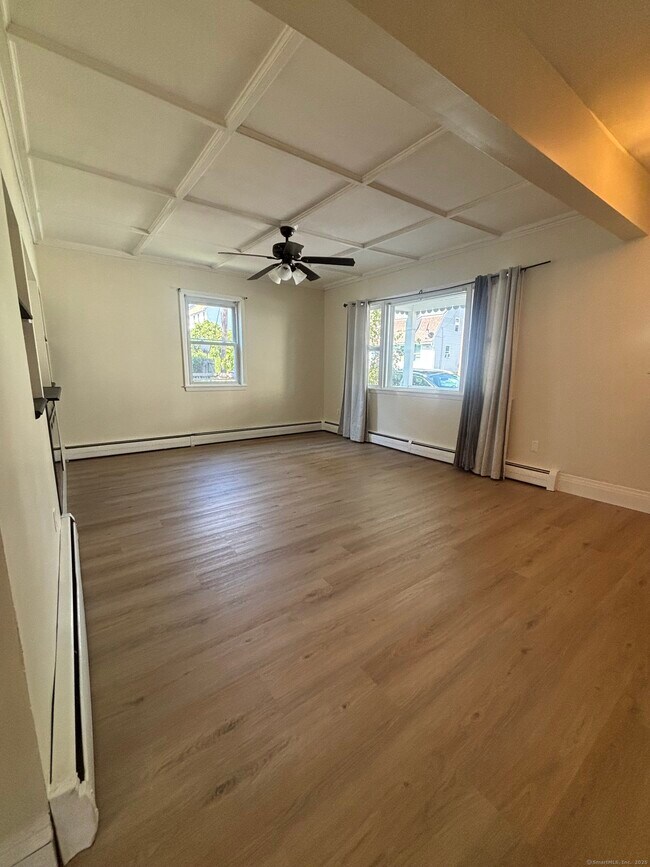 161 Cliff St in Norwich, CT - Building Photo - Building Photo