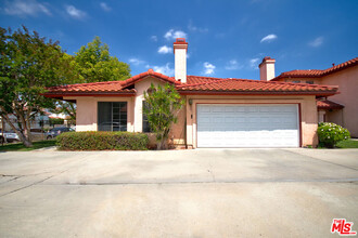 18352 Keswick St in Los Angeles, CA - Foto de edificio - Building Photo