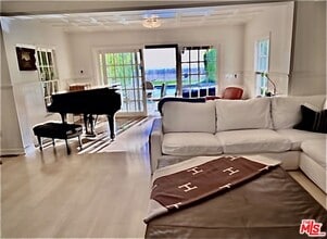 501 Palisades Beach Rd in Santa Monica, CA - Foto de edificio - Building Photo