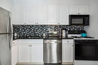 333 E 45th St in New York, NY - Building Photo - Building Photo