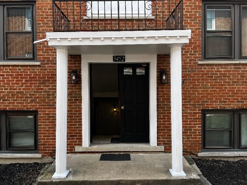 9452 W Glenlake Ave in Rosemont, IL - Building Photo