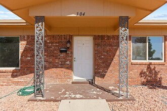 304 Carnival Dr in El Paso, TX - Building Photo - Building Photo