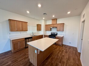 7230 E Peralta Wy in Fresno, CA - Building Photo - Building Photo