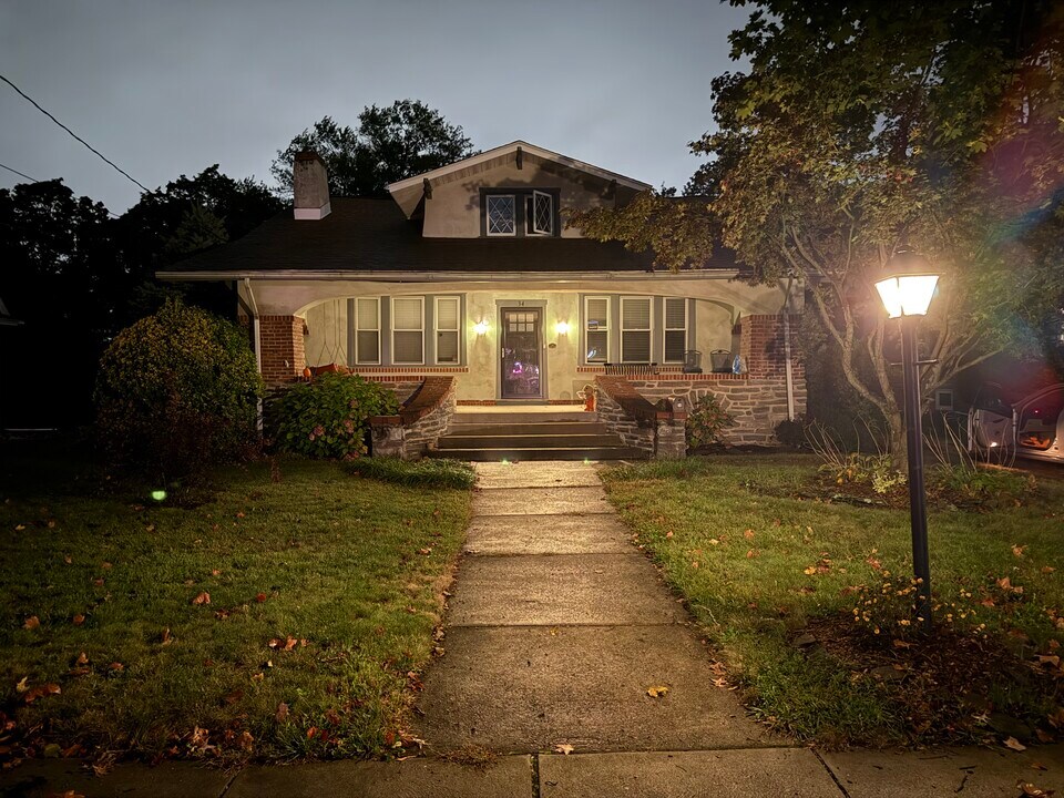34 N Highland Ave in Eagleville, PA - Building Photo