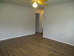 3600 Cannan Forest Dr, Unit 3600-D in Greensboro, NC - Building Photo - Building Photo