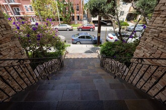 1525 S Saltair Ave in Los Angeles, CA - Foto de edificio - Building Photo