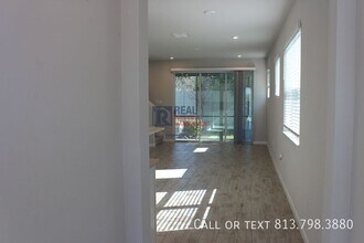 3275 Timber Xing Ave in Brandon, FL - Building Photo - Building Photo