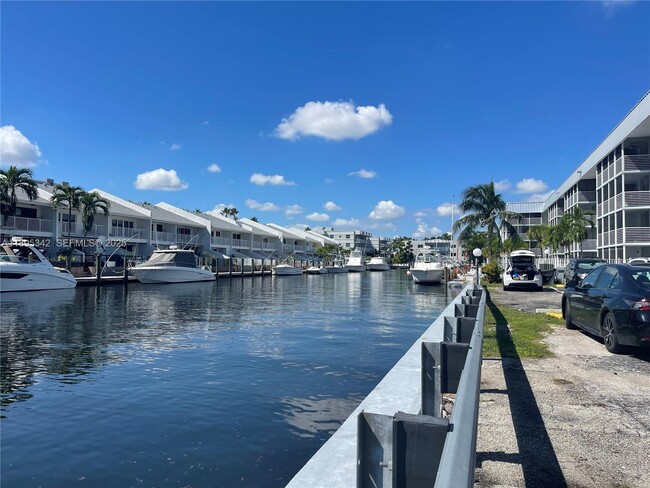 3750 NE 169th St in Sunny Isles Beach, FL - Building Photo - Building Photo