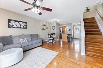 45 Waters Edge Dr in Ludlow, MA - Foto de edificio - Building Photo
