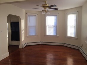 75 Naples Ave in Providence, RI - Foto de edificio - Building Photo