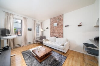 230 Bloomfield St in Hoboken, NJ - Building Photo - Building Photo