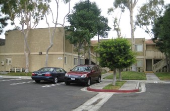 Savanna Apartment Homes in Anaheim, CA - Building Photo - Building Photo