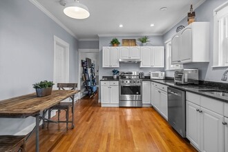 102 Grant St, Unit A in Somerville, MA - Building Photo - Building Photo