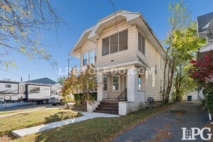 4017 Overland Pkwy in Toledo, OH - Building Photo