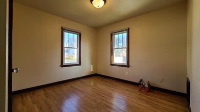 1040 Oak St in Baldwin, WI - Building Photo - Building Photo