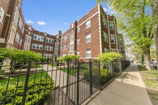 1059 W Glenlake Ave in Chicago, IL - Building Photo