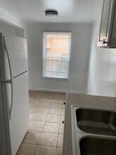 4234 Mont Clair St, Unit 104 in Los Angeles, CA - Foto de edificio - Building Photo