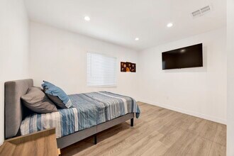 2206 N Brighton St in Burbank, CA - Building Photo - Building Photo