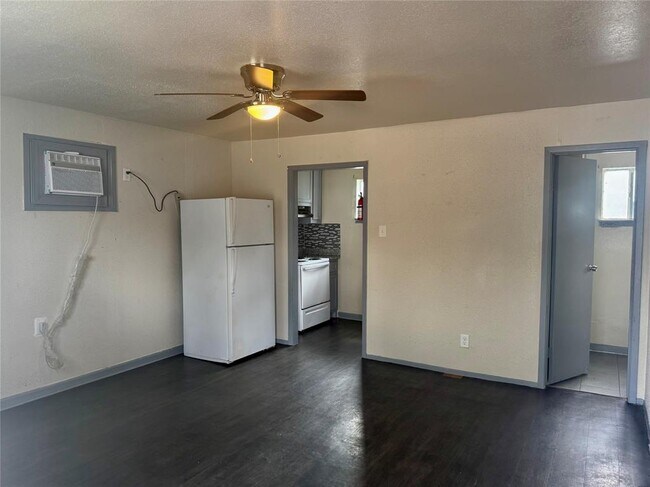 1005 Spooner St in Pasadena, TX - Building Photo - Building Photo