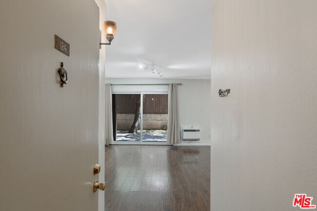 320 S Ardmore Ave in Los Angeles, CA - Building Photo - Building Photo
