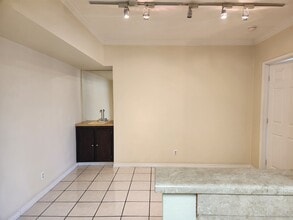1020 E Washington Ave, Unit 105 in Escondido, CA - Building Photo - Building Photo