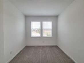 21627 Royal Jett Dr in Cypress, TX - Foto de edificio - Building Photo