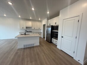 2744 W Aurora Ave in Mapleton, UT - Building Photo - Building Photo