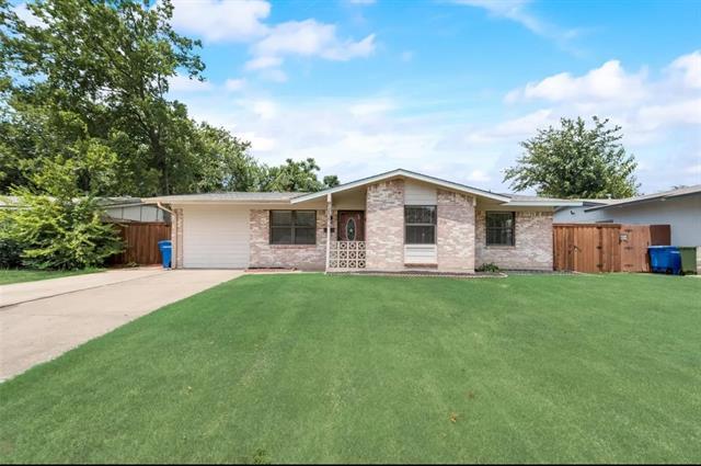 2429 Towerwood Dr in Carrollton, TX - Building Photo