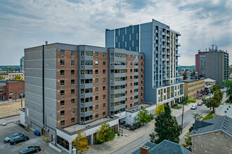 Wyndamere Place Condominiums in Guelph, ON - Building Photo - Building Photo