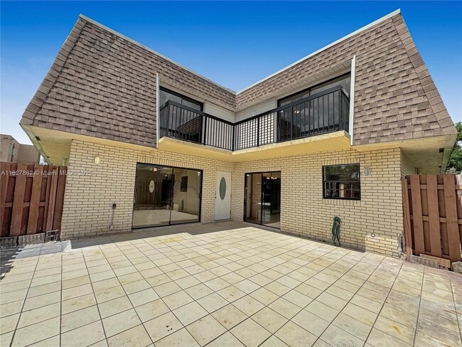 8103 SW 24th St in North Lauderdale, FL - Foto de edificio - Building Photo
