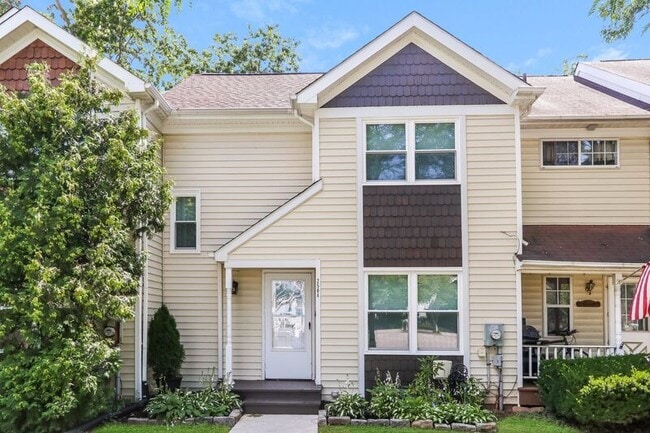property at 2504 Oxford Ct