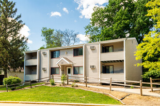 Nature Valley Apartments in Madison, WI - Foto de edificio - Primary Photo