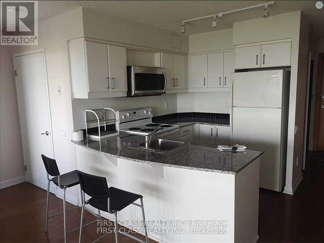 33 Sheppard Ave E in Toronto, ON - Building Photo - Building Photo