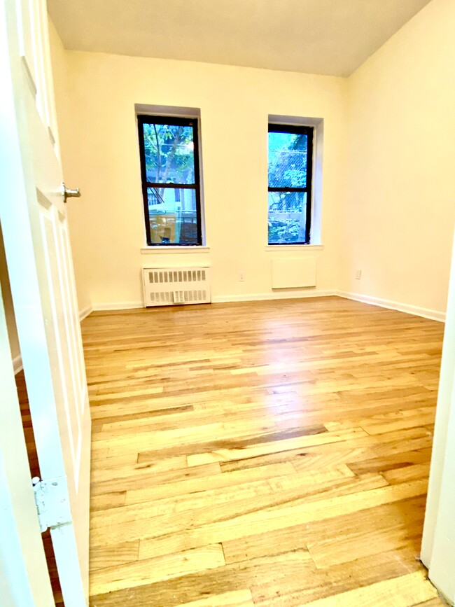 410 E 89th St in New York, NY - Building Photo - Building Photo