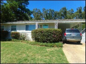 9910 Brooks Ln in Little Rock, AR - Building Photo