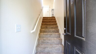 319 5th St in Petaluma, CA - Building Photo - Building Photo